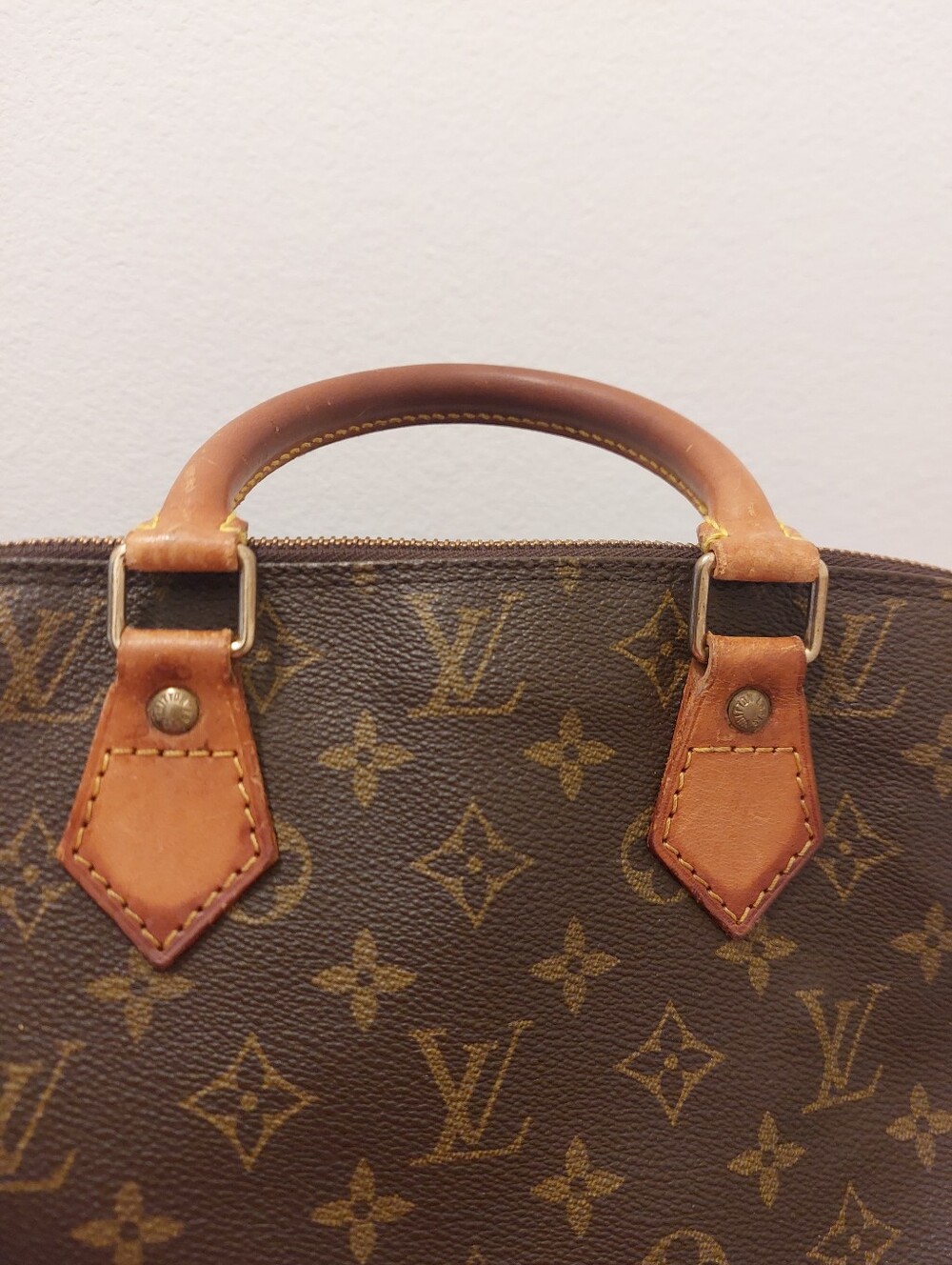 Louis Vuitton Alma Bag Vintage - Picture 11 of 14